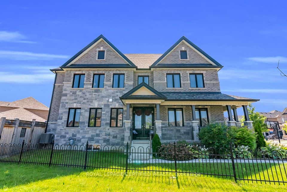 126 Walker Boulevard, New Tecumseth, ON L9R 0R2