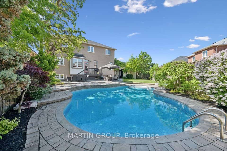 2283 Briargrove Circle, Oakville, ON L6M 5A5