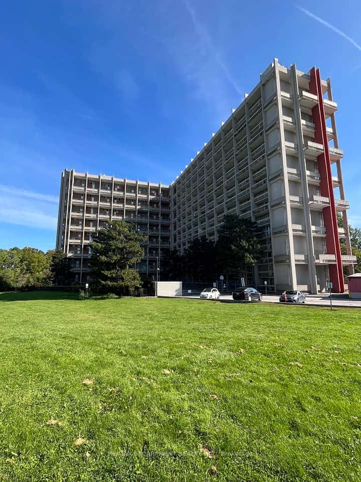 350 Quigley Road #324, Hamilton, ON L8K 5N2