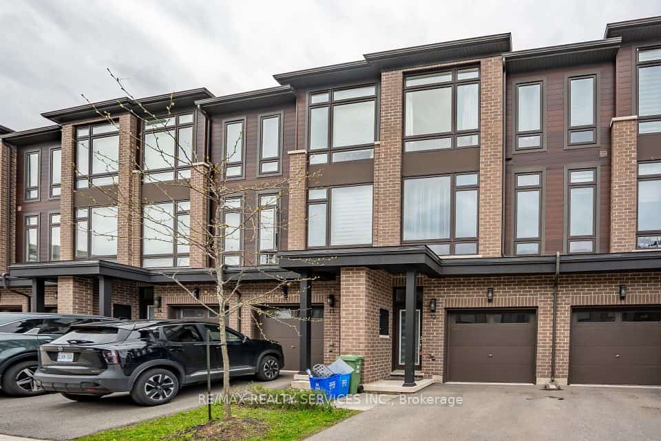 270 Melvin Avenue W #12, Hamilton, ON L8H 2K2