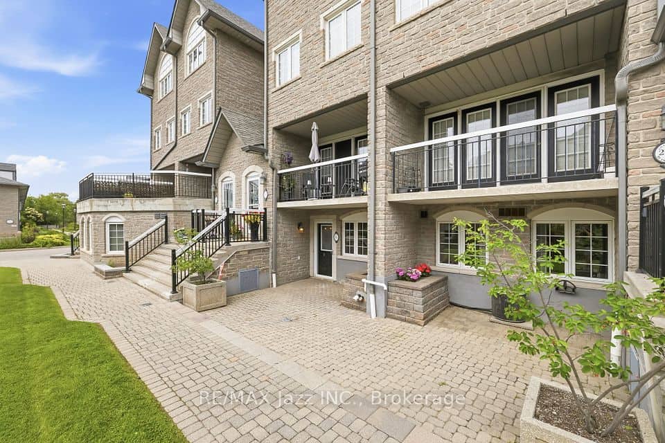 1995 Royal Road, Pickering