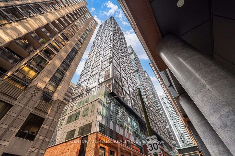 15 Mercer Street #2204, Toronto, ON M5V 1H2