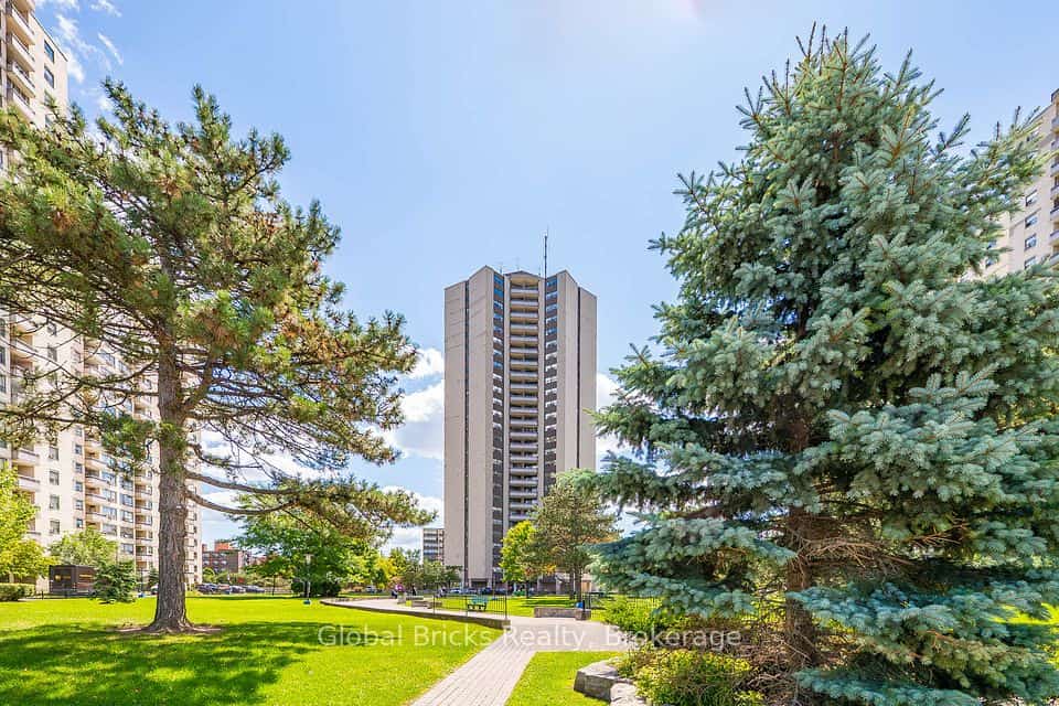 380 Dixon Road #1904, Toronto, ON M9R 1T3