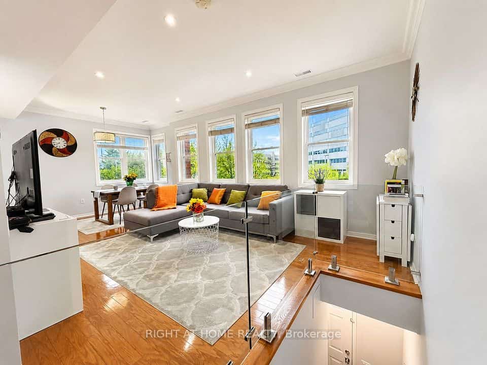 760 Lawrence Avenue W #221, Toronto, ON M6A 3E7