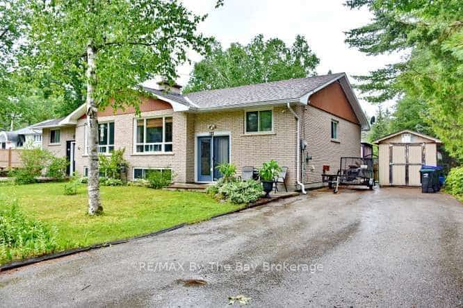 60 53rd Street S, Wasaga Beach, ON L9Z 1W8