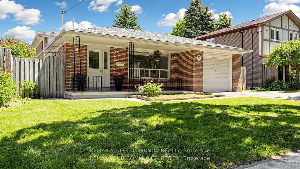 23 Lesgay Crescent, Toronto, ON M2J 2H9