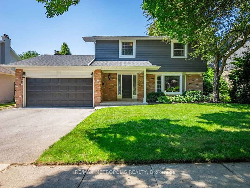 144 All Saints Crescent, Oakville, ON L6J 5Y8