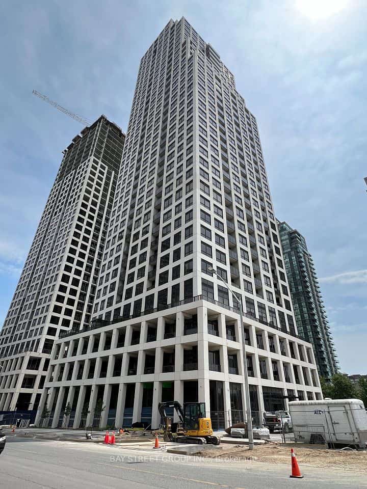 36 Elm Drive W #2910, Mississauga, ON L5B 0N3