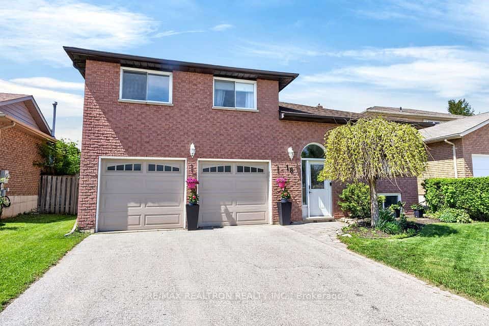 18 Castille Crescent, Georgina, ON L4P 3L4