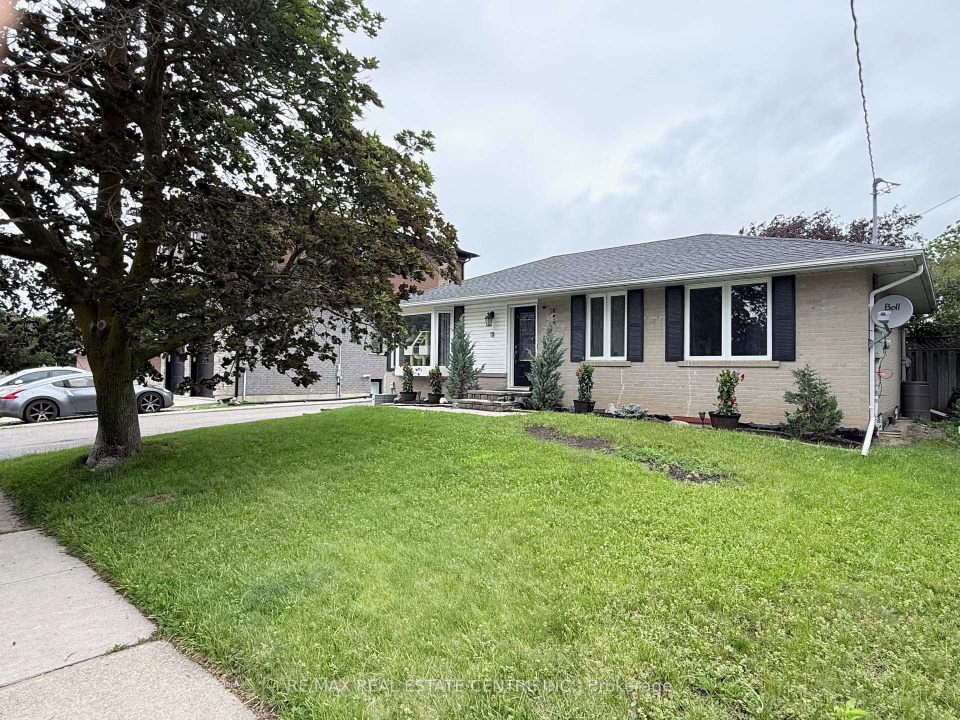 18 Mackenzie Drive, Halton Hills, ON L7G 4B9