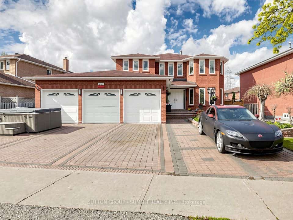 556 RAY LAWSON Boulevard, Brampton, ON L6Y 4H5