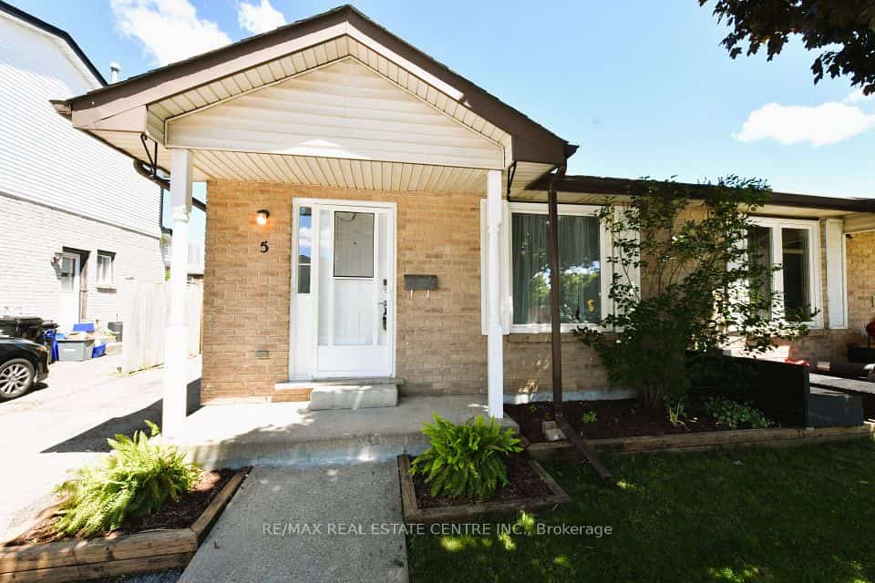 5 HARMONY Court, Cambridge, ON N1R 7T3