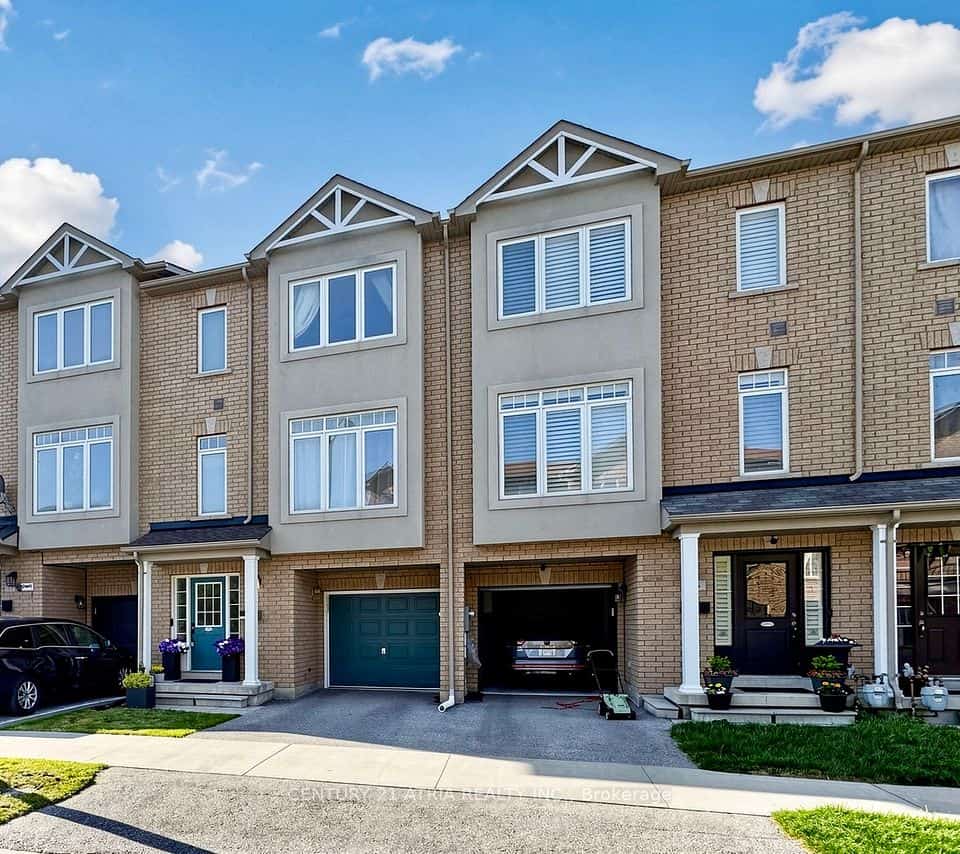 34 Curran Hall Crescent, Toronto, ON M1G 0A2