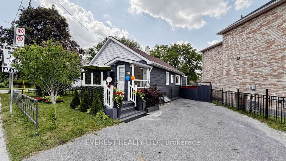 922A Danforth Road, Toronto, ON M1K 1H9