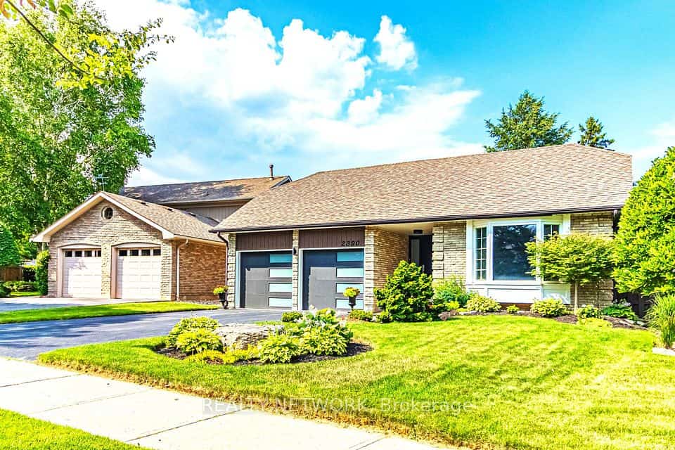 2390 Sinclair Circle, Burlington, ON L7P 3C3