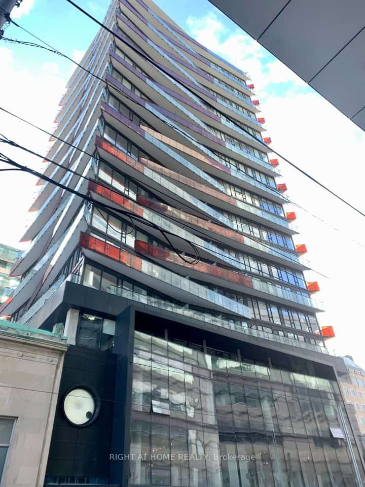 215 Queen Street W #2407, Toronto, ON M5V 0P5