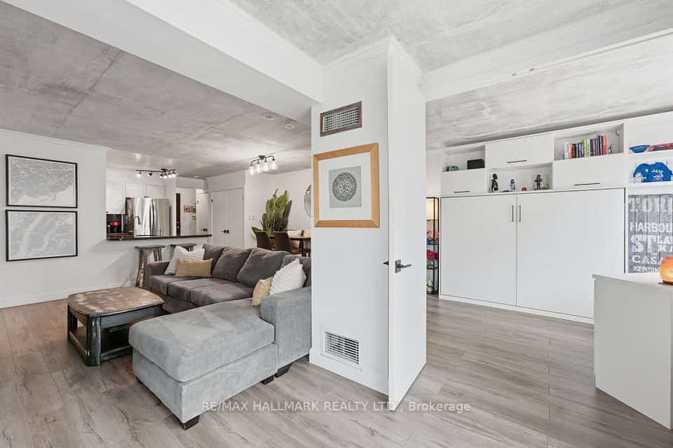 600 Queens Quay W #705, Toronto, ON M5V 3M3