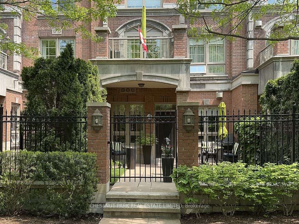 21 Burkebrook Place #TH20, Toronto, ON M4G 0A2