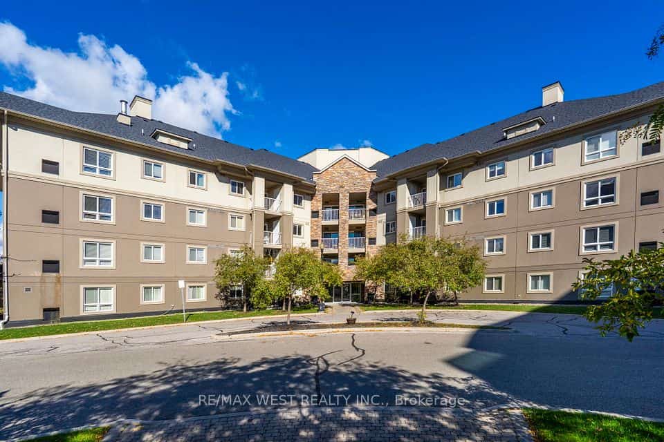4 Dayspring Circle #208, Brampton, ON L6P 2Z5