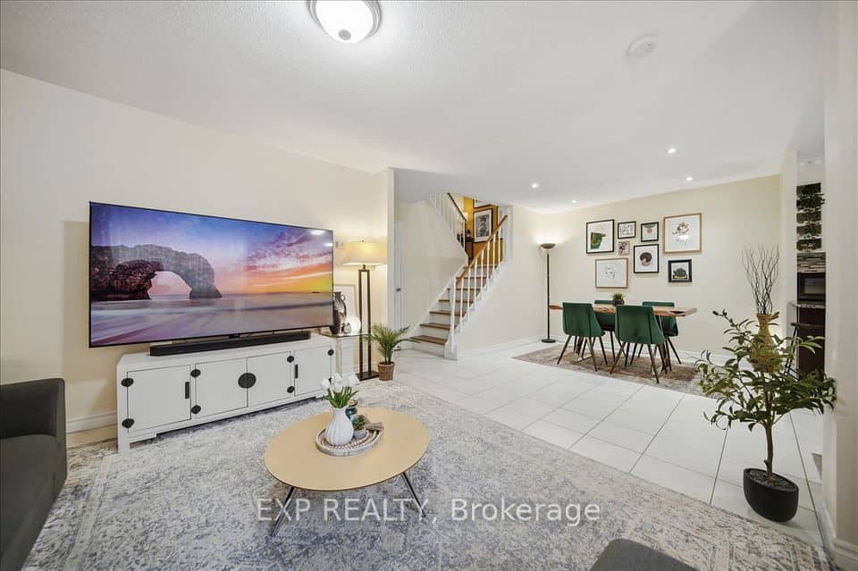 1055 Dundas Street E, Mississauga