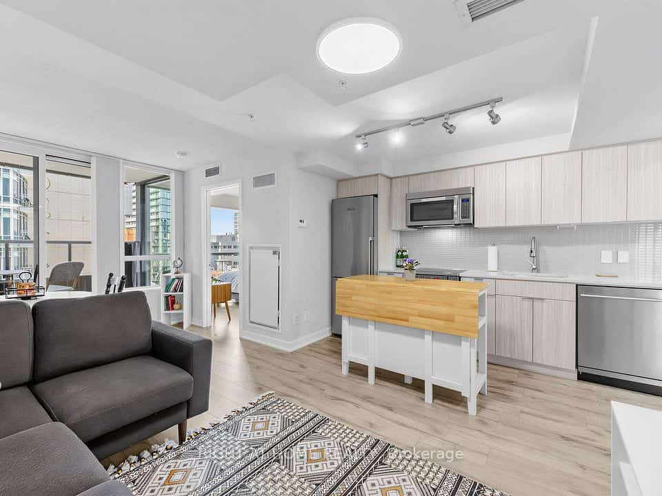 295 Adelaide Street W #1210, Toronto, ON M5V 0L4