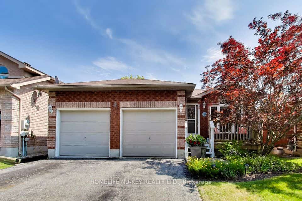 9 Monique Crescent, Barrie, ON L4M 6Z3