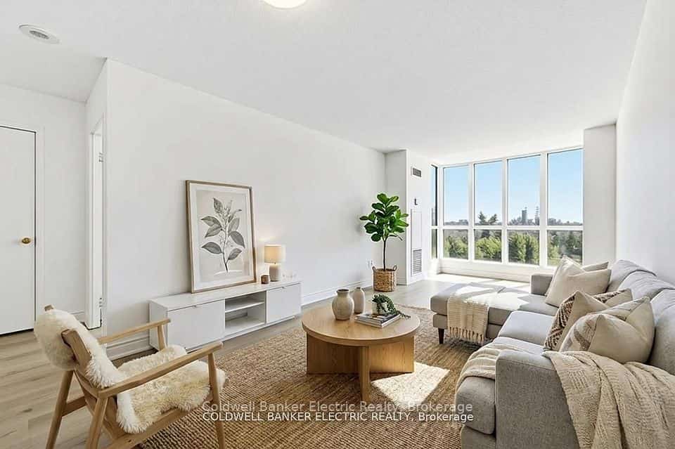 2550 Lawrence Avenue E #815, Toronto, ON M1P 4Z3