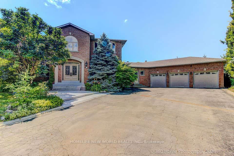 212 Burns Boulevard, King, ON L7B 1C8