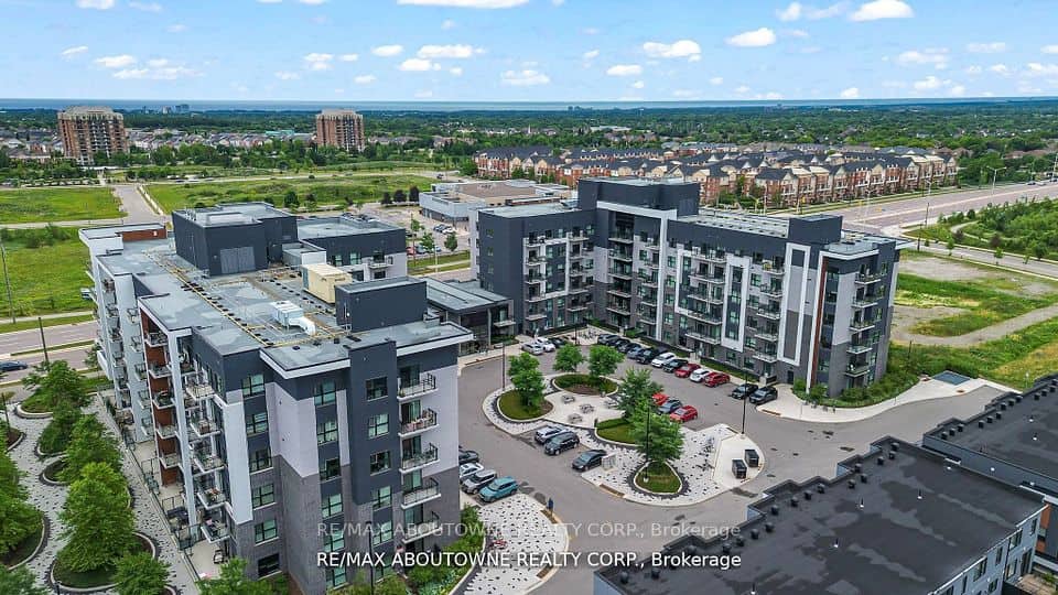102 Grovewood Common, Oakville