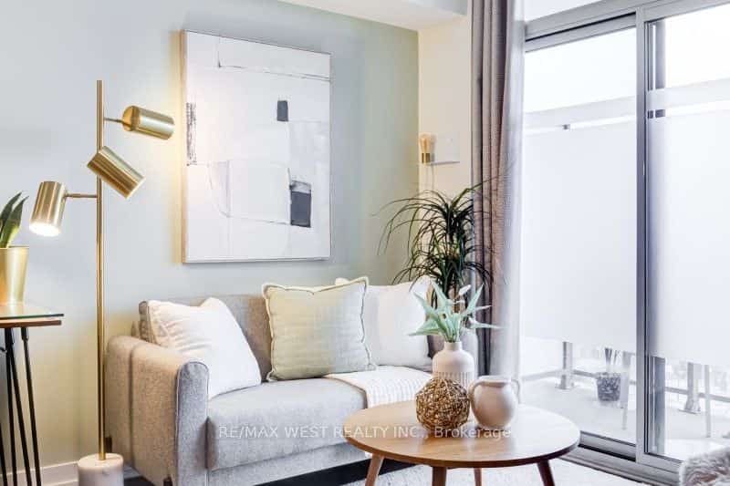 812 Lansdowne Avenue #704, Toronto, ON M6H 4K5