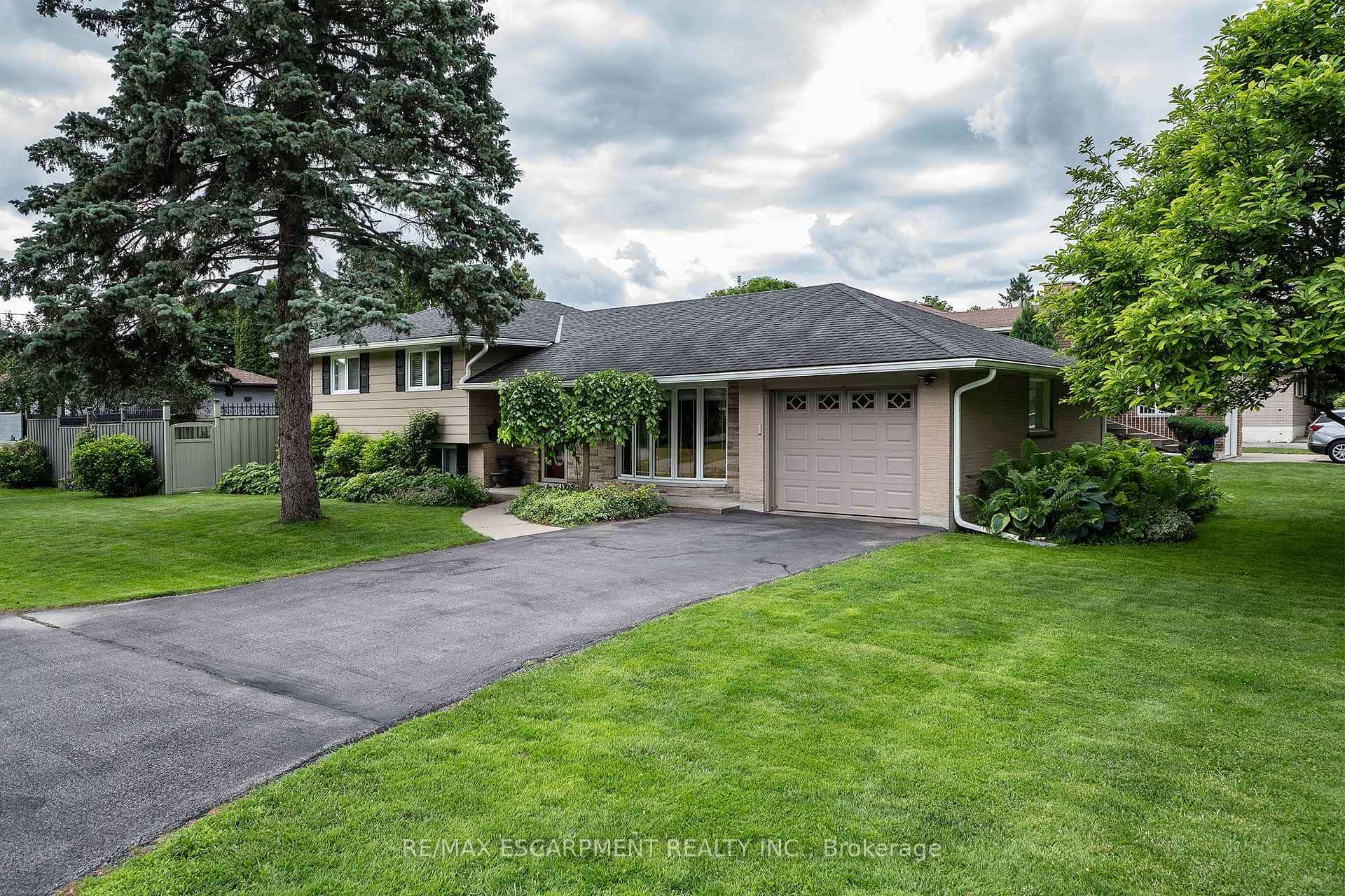 170 Seminole Road, Hamilton, ON L9G 1Y8