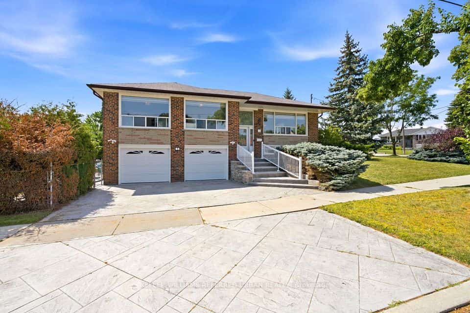 3 Brancaster Court, Toronto, ON M9C 4E4