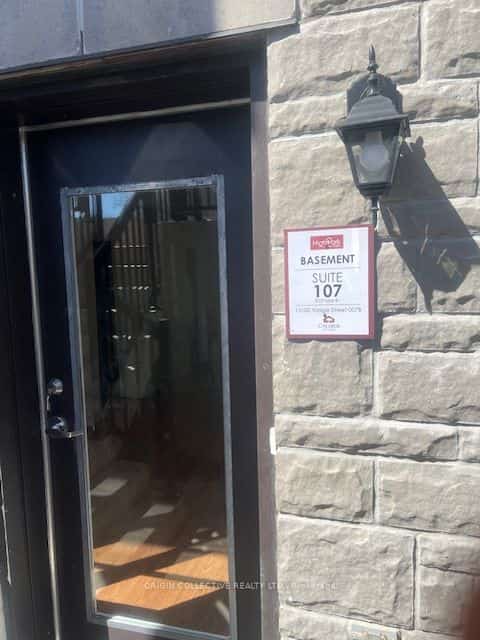 15100 S Yonge Street S #107, Aurora, ON L4G 4C8