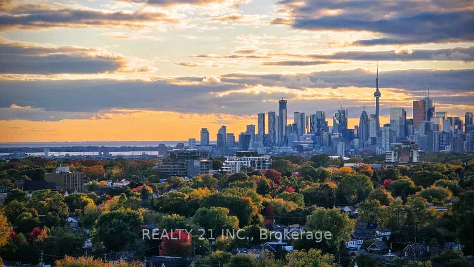 5 Massey Square #2103, Toronto, ON M4C 5L6