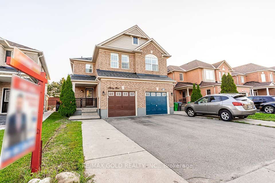 34 Jingle Crescent, Brampton, ON L6S 0B2
