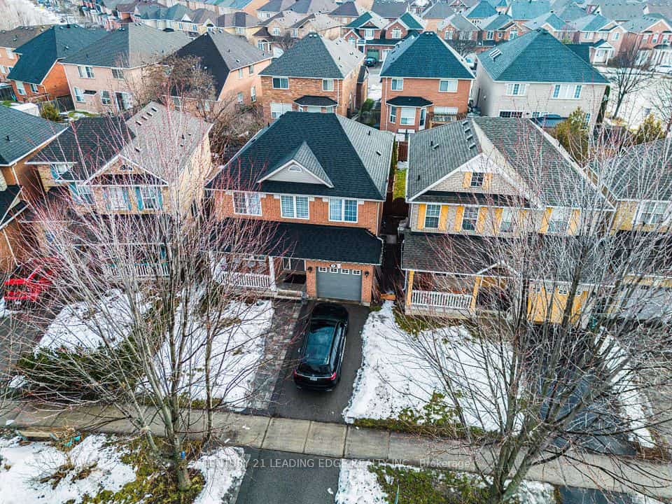 37 Landsdown Crescent, Markham, ON L6E 1M6