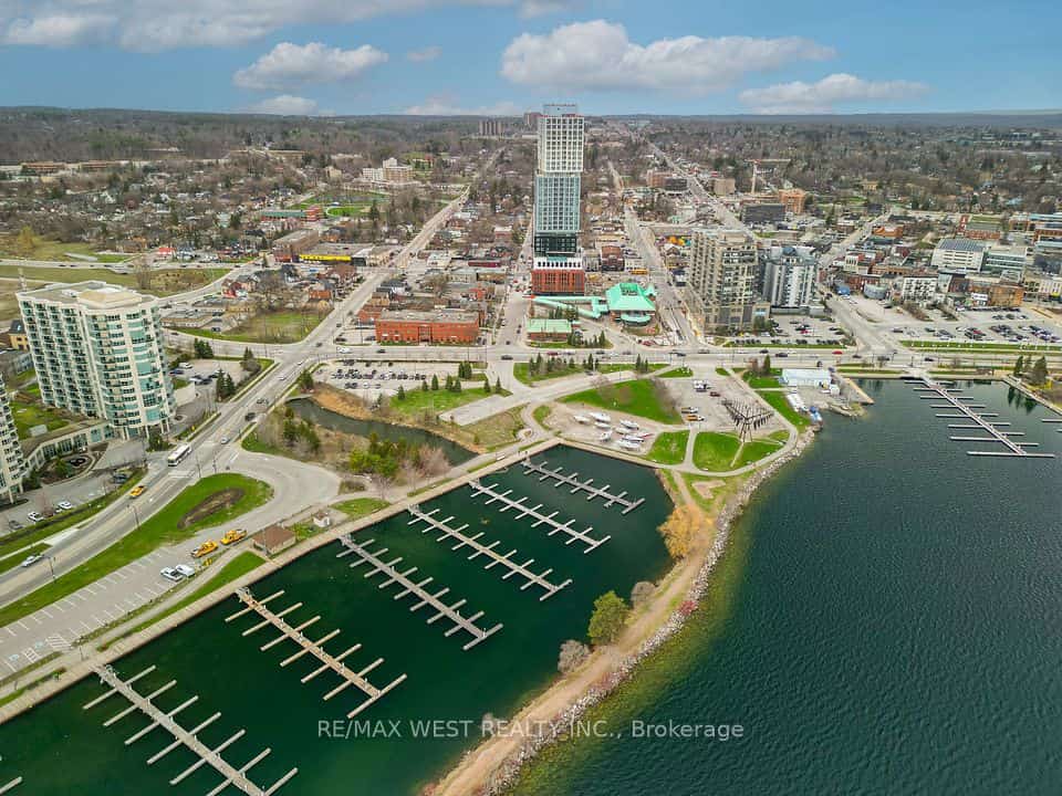 39 Mary Street #1210, Barrie, ON L4N 1S9