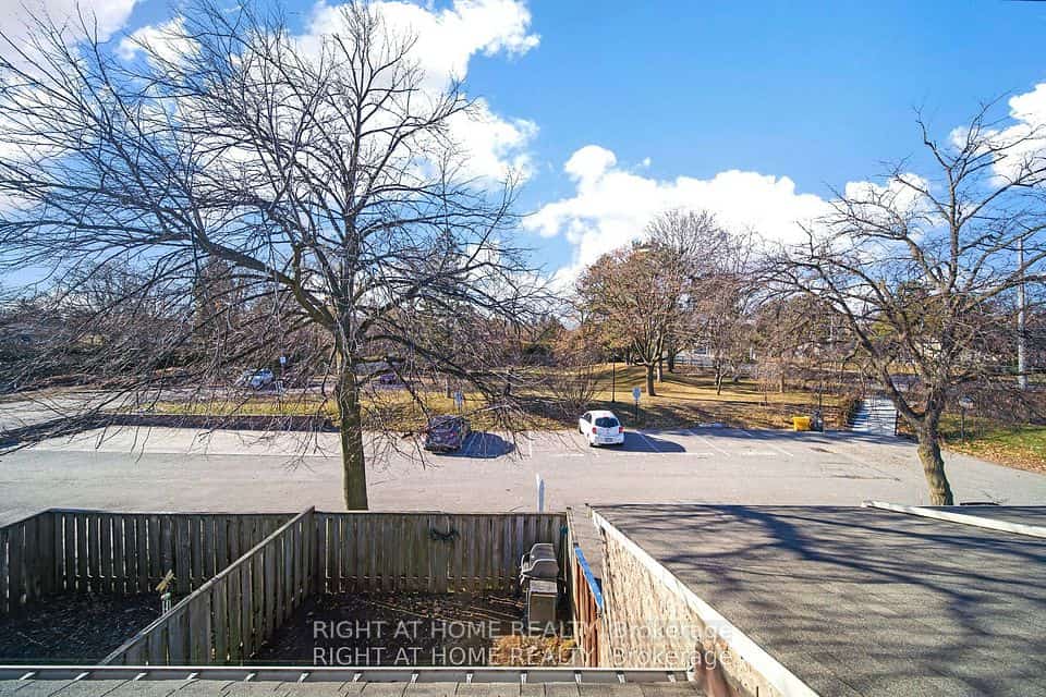 12 Lace Fernway Way W, Toronto, ON M2J 4L9