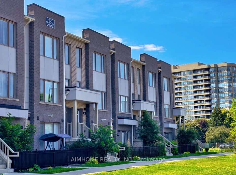 1525 Kingston Road, Pickering
