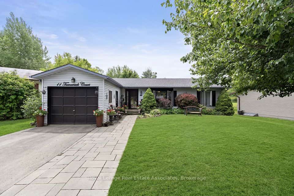 11 Tamarack Court, New Tecumseth, ON L0G 1W0