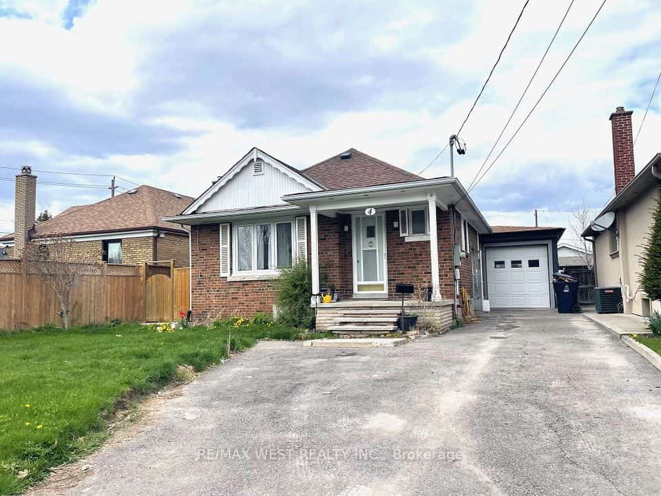 4 Parkchester Road, Toronto, ON M6M 2R9