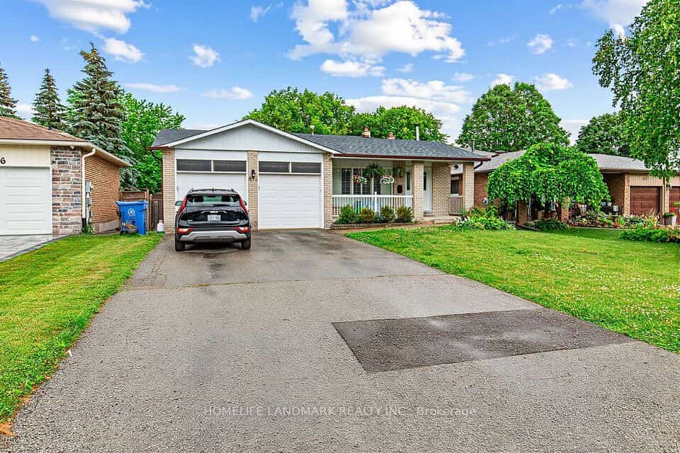 874 Sparrow Road, Newmarket, ON L3Y 5P9
