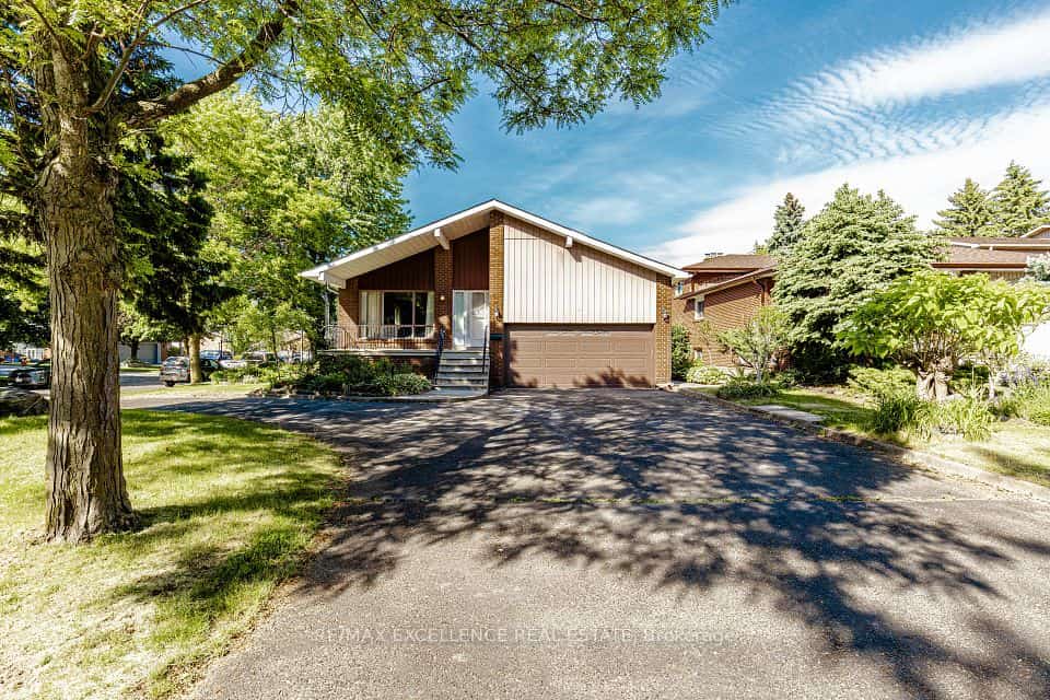15 Maidstone Crescent, Brampton, ON L6S 2Z4