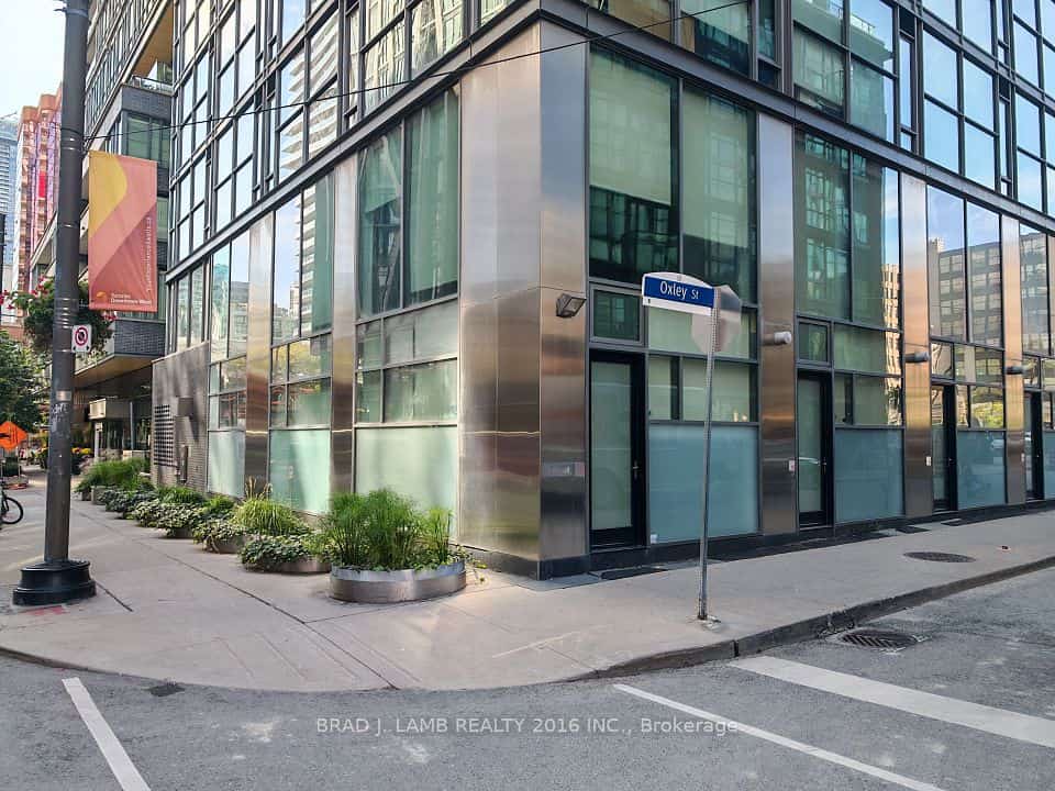 25 Oxley Street #TH1, Toronto, ON M5V 2J5
