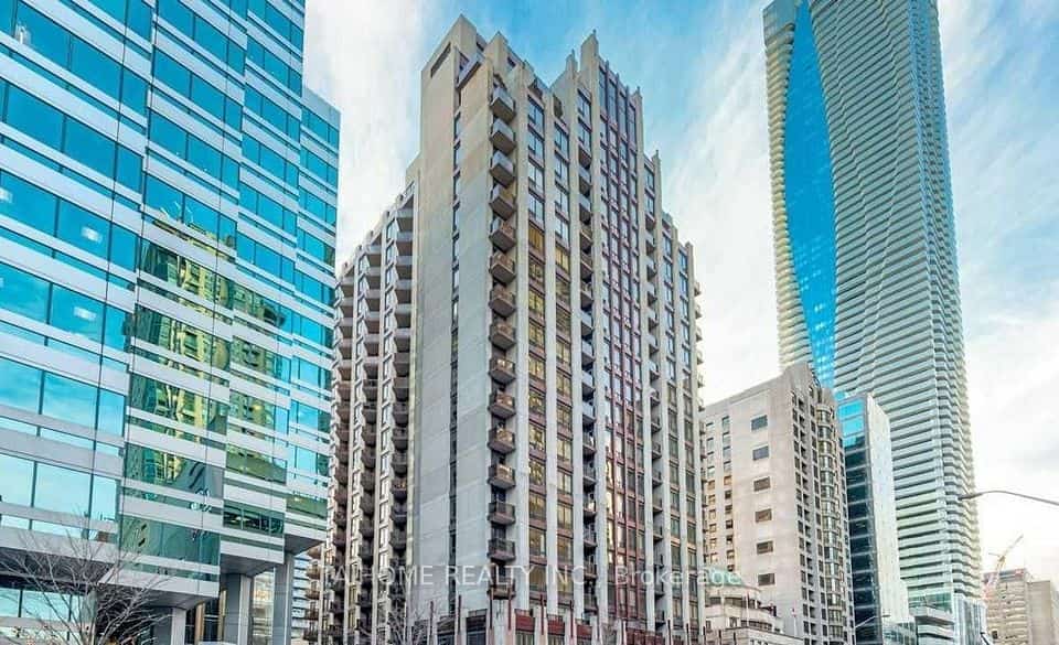 85 Bloor Street E #607, Toronto, ON M4W 3Y1