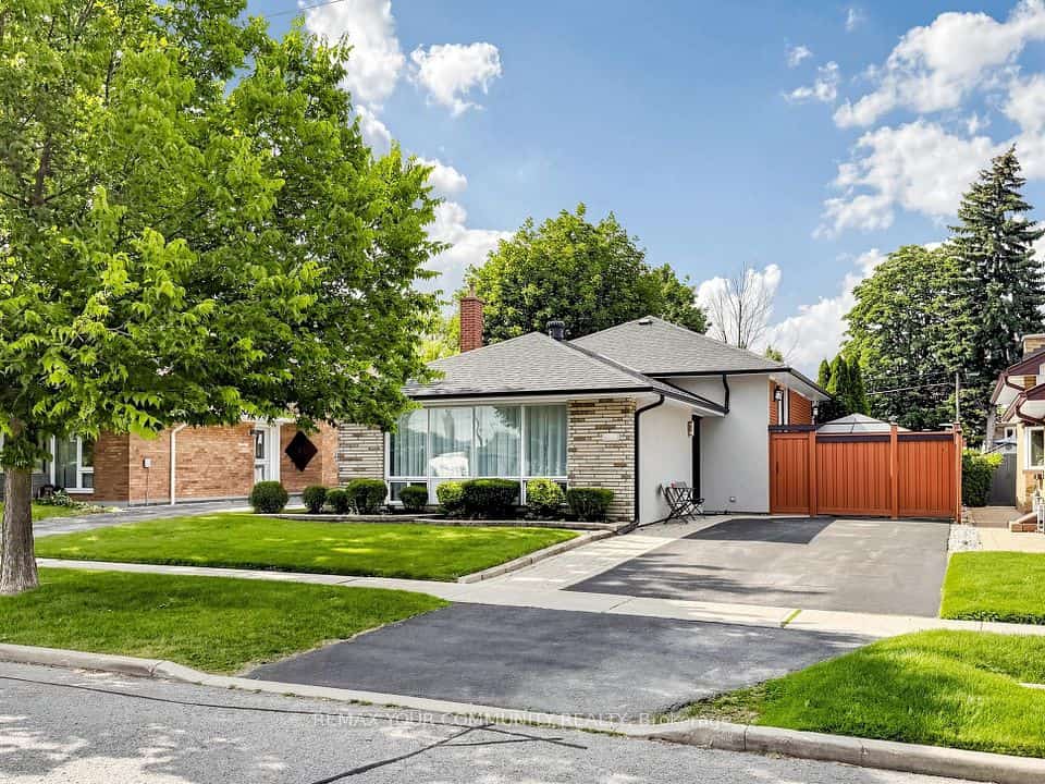 44 Lewiston Road, Toronto, ON M1P 1X9