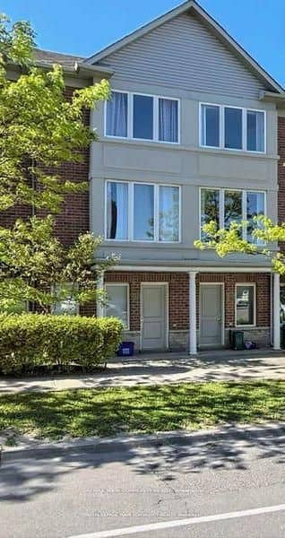 320 South Park Road, Markham
