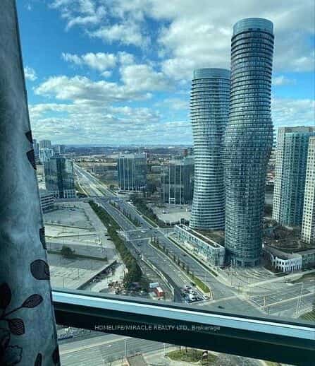 208 Enfield Place #3909, Mississauga, ON L5B 0B8