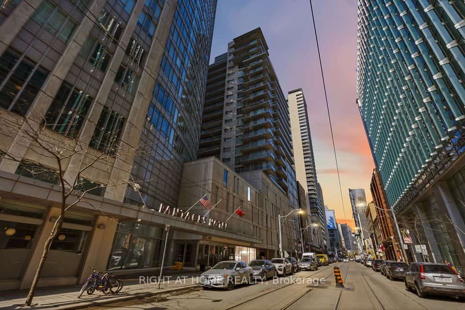 210 Victoria Street #4106, Toronto, ON M5B 2R3