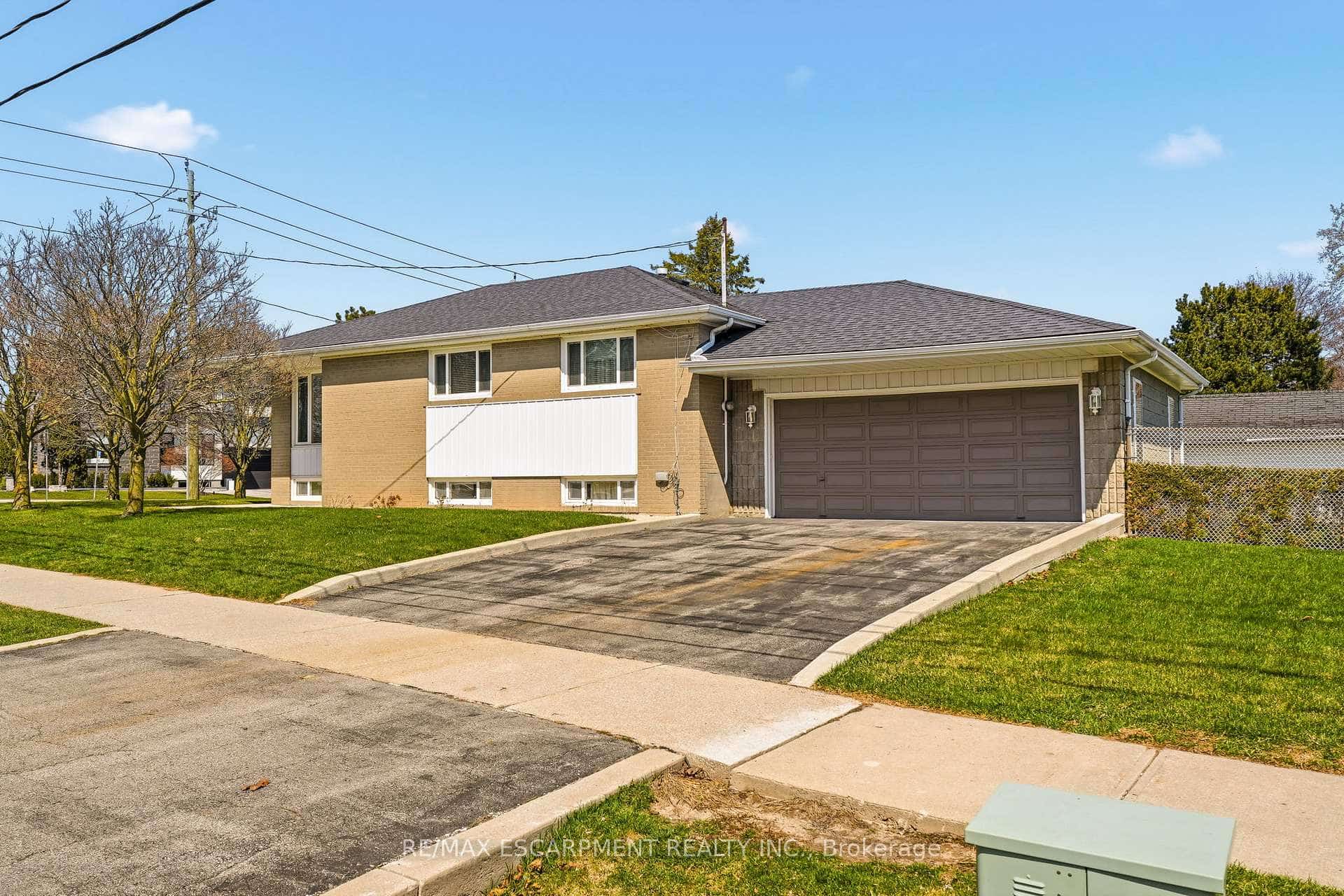 491 Warminster Drive, Oakville, ON L6L 4N4
